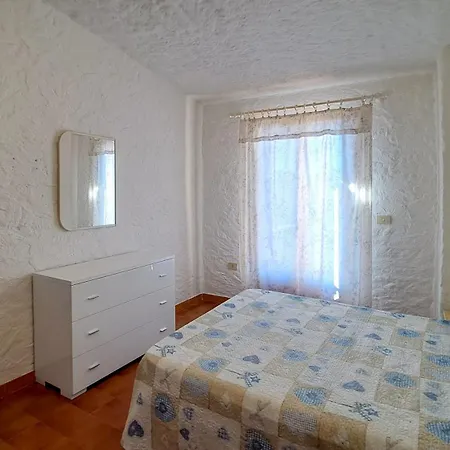 펜션 Residenziale Trilocale 4 Posti Letto Via Loiri 산테오도로